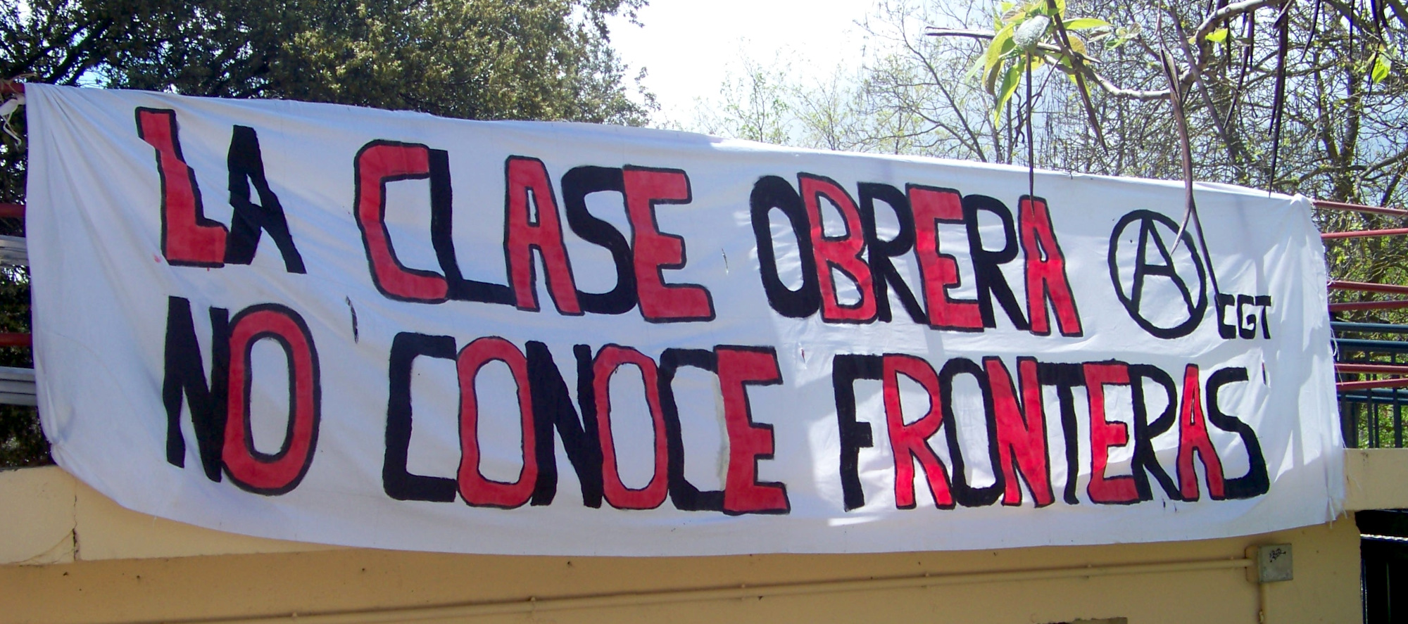 Pancarta La clase obrera no conoce fronteras